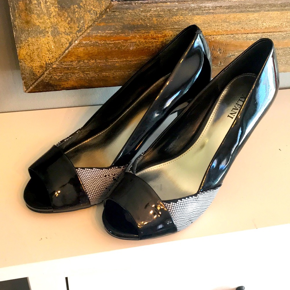 Shiny peep toe heels